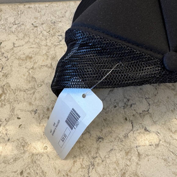 NWT Black trucker hat with the Text "Tequilla Lime sunshine "in gold glitter - Picture 5 of 12